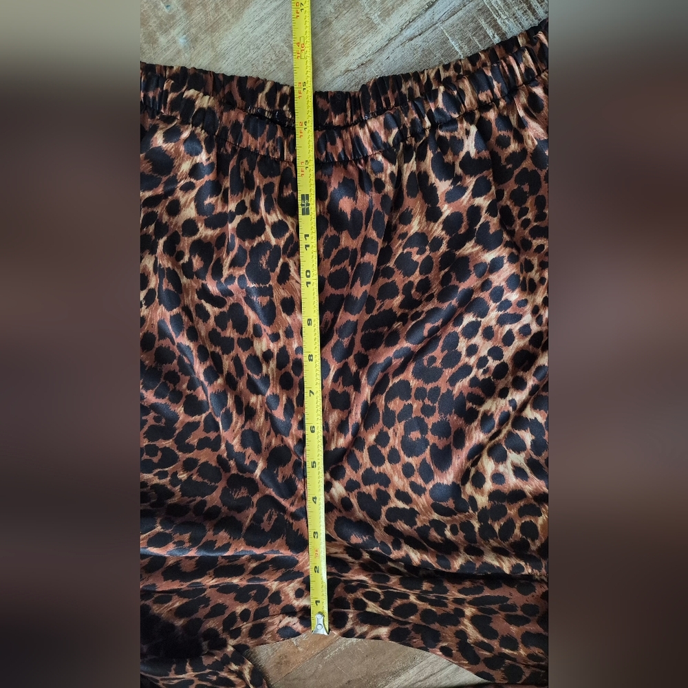 Frederick's of Hollywood Leopard Print Pajama Set Size M satiny Feel - Picture 12 of 15